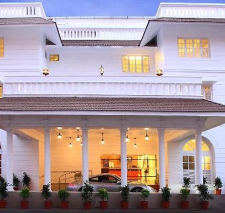 хотел luciya дворец trichur Thrissur Екстериор снимка