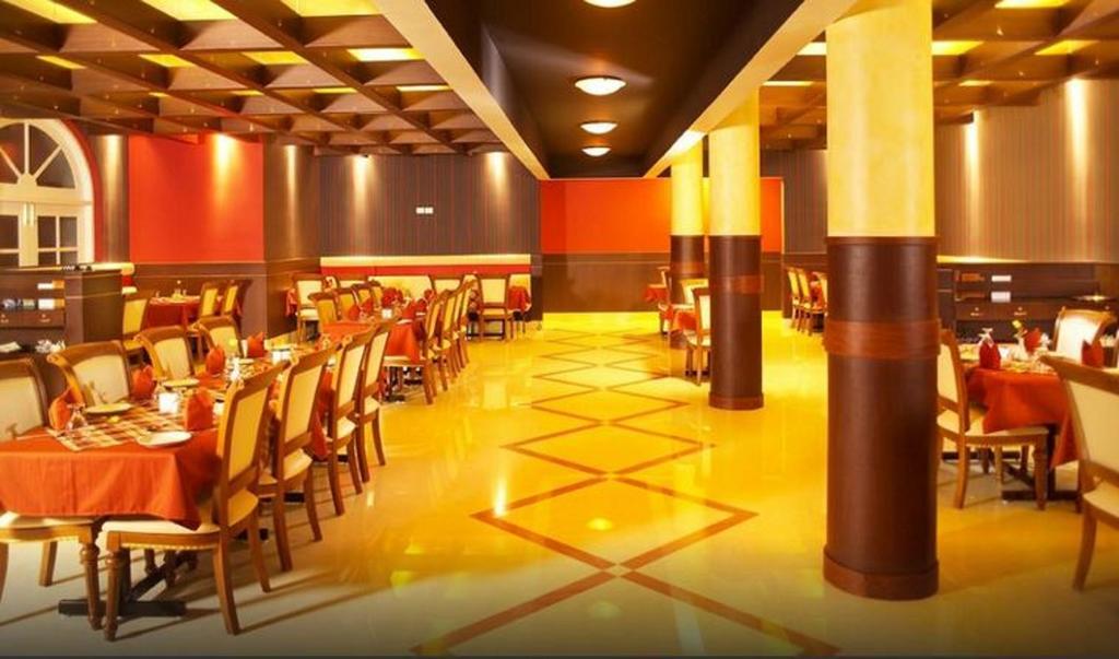 хотел luciya дворец trichur Thrissur Екстериор снимка