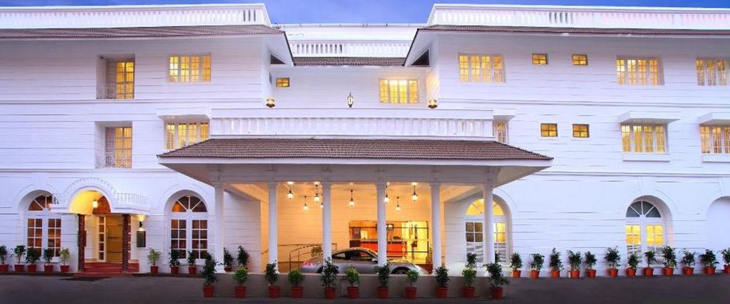 хотел luciya дворец trichur Thrissur Екстериор снимка
