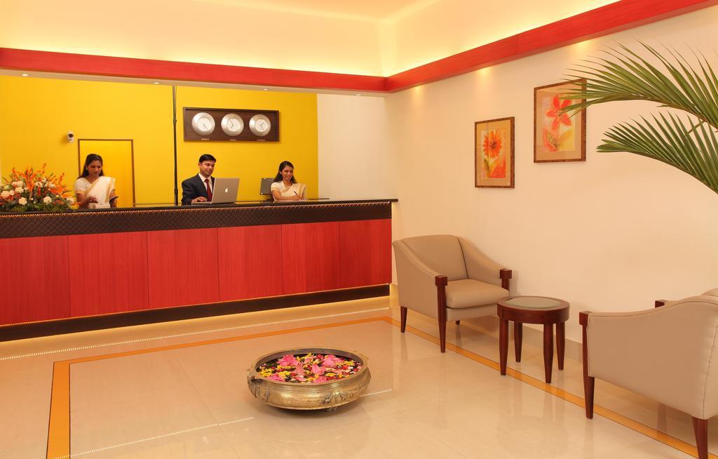 хотел luciya дворец trichur Thrissur Екстериор снимка
