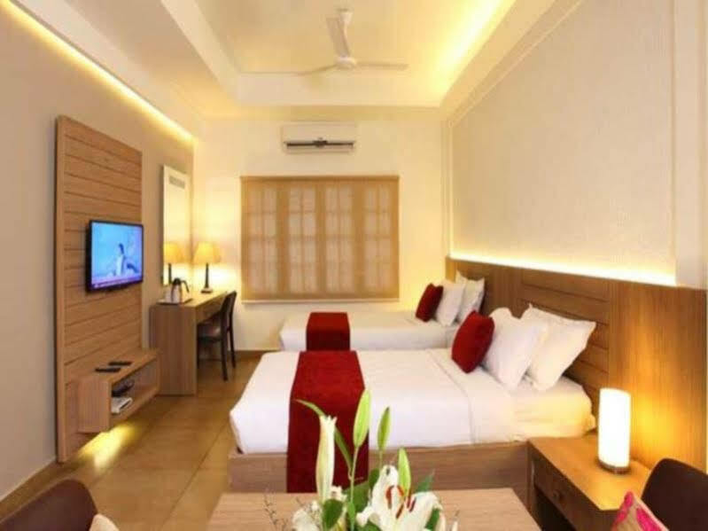 хотел luciya дворец trichur Thrissur Екстериор снимка
